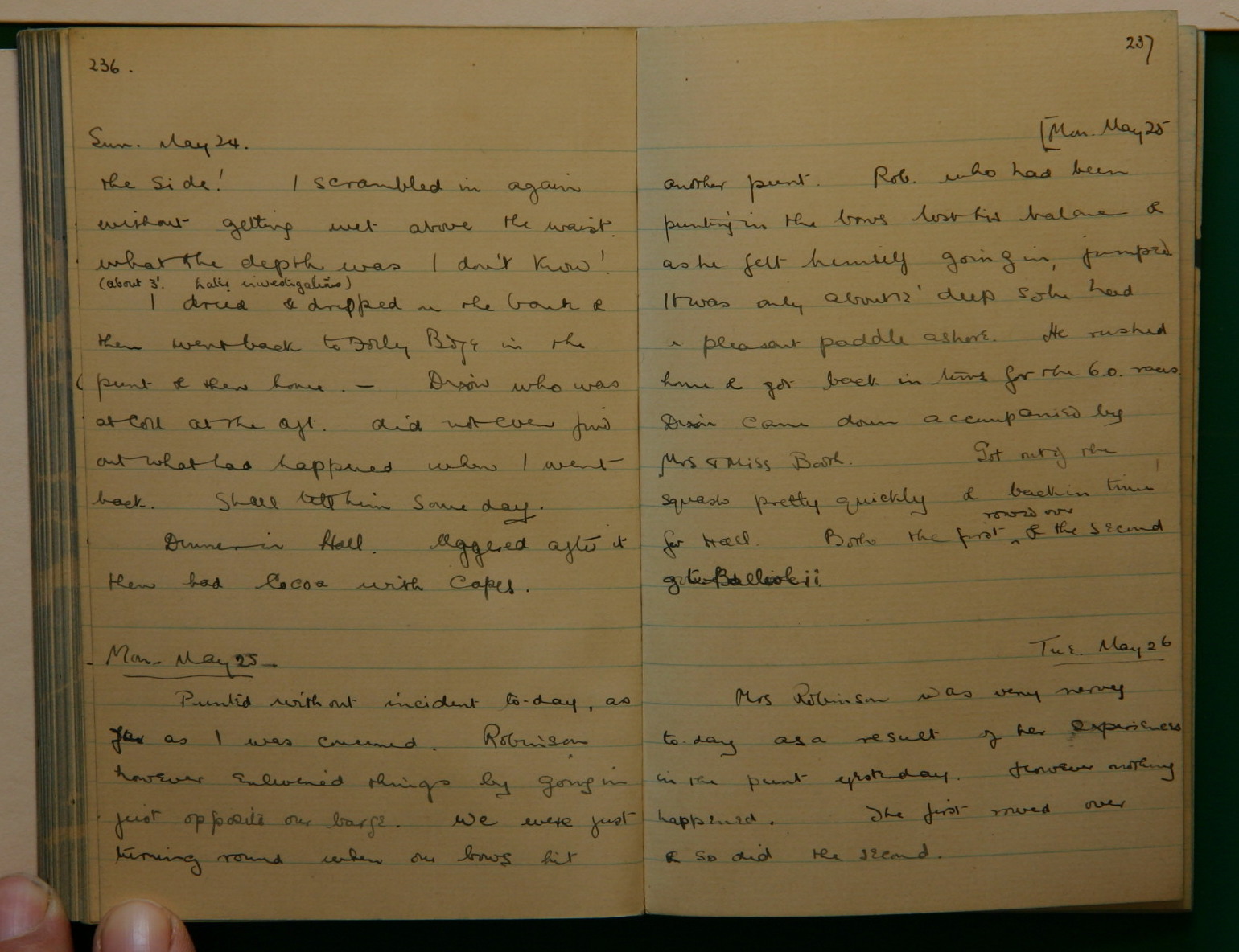 Scanned image of page book05 img_4324.jpg